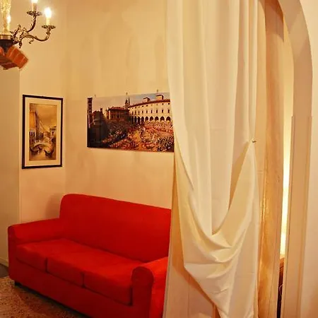 Alojamento de Acomodação e Pequeno-almoço Casa Cavour 178 *